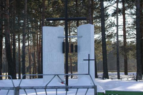 Памятник жертвам политических репрессий. Источник: http://www.kargasok.ru/newsp.html