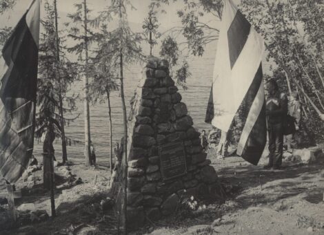 Фотография 1990 года. Источник: http://www.memorial.krsk.ru/Reabil/Pamyat/043.htm