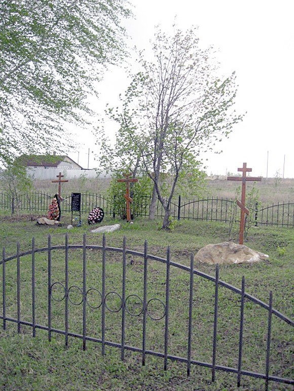 Памятный знак одиннадцати заложникам, расстрелянным в ночь на 25 сентября 1918 в г.Данков Рязанской губернии (совр. Липецкой обл.)